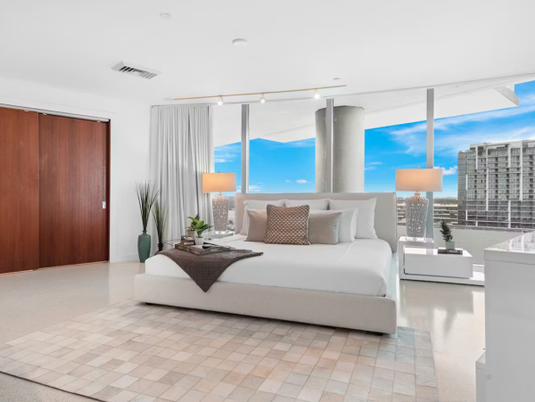Luxury South Beach Vacation Rental- Ocean View Condo with 3 Pools & Spa